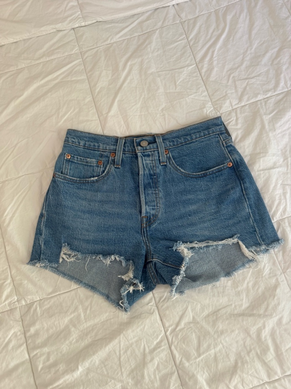 Levi high rise distressed cut off